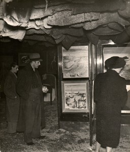 "Visitors with flashlights at the 1938 Exposition International du Surréalisme, Paris 1938." in Filipovic 2009. 