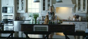 Gone-Girl-movie-Rosamund-Pike-in-the-kitchen-2